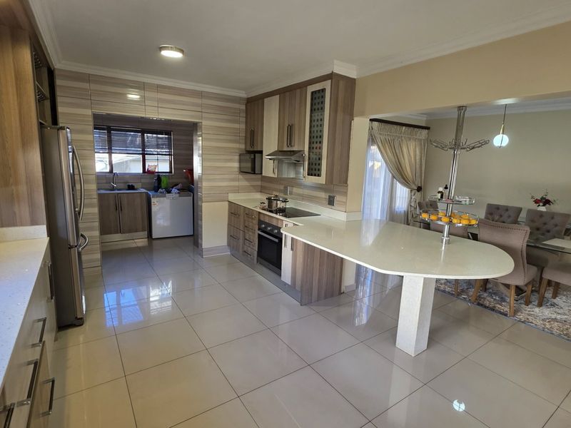 4 Bedroom FOR SALE in secure Estate! - Photo 4