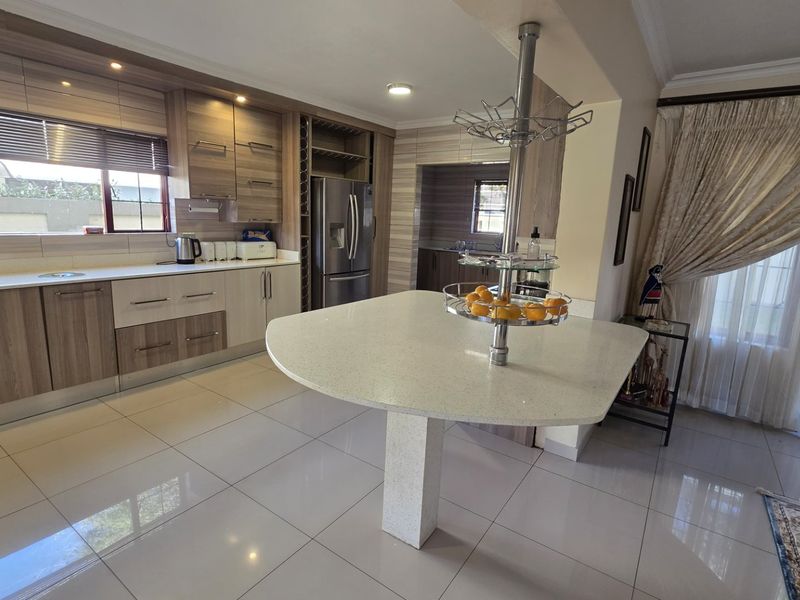 4 Bedroom FOR SALE in secure Estate! - Photo 9