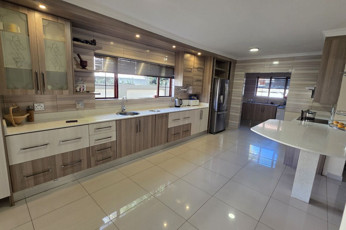 4 Bedroom FOR SALE in secure Estate! - Photo 3