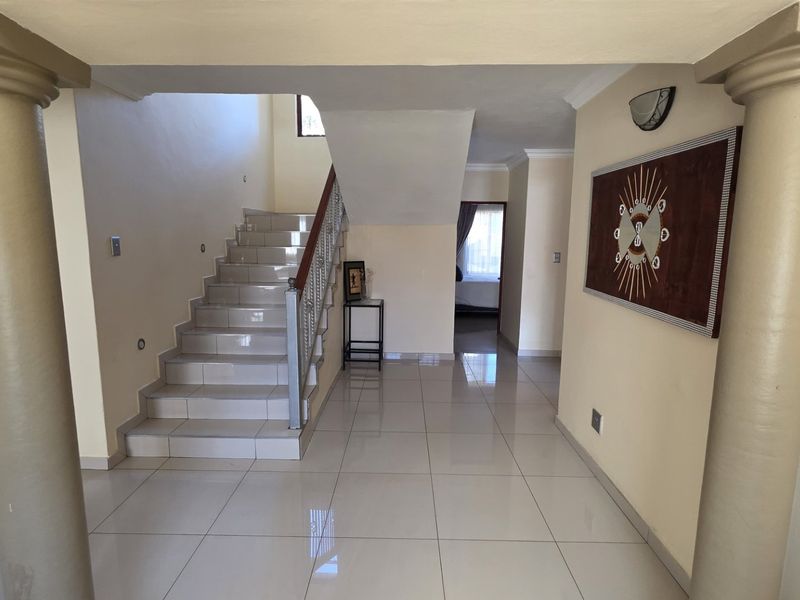4 Bedroom FOR SALE in secure Estate! - Photo 8