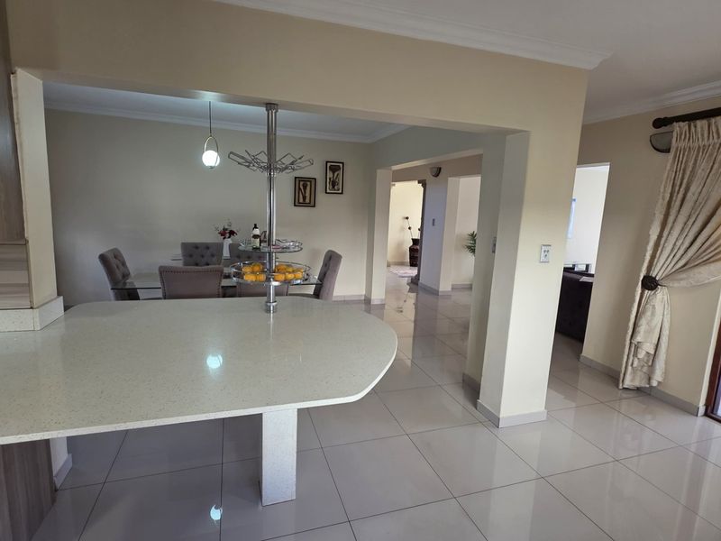 4 Bedroom FOR SALE in secure Estate! - Photo 6