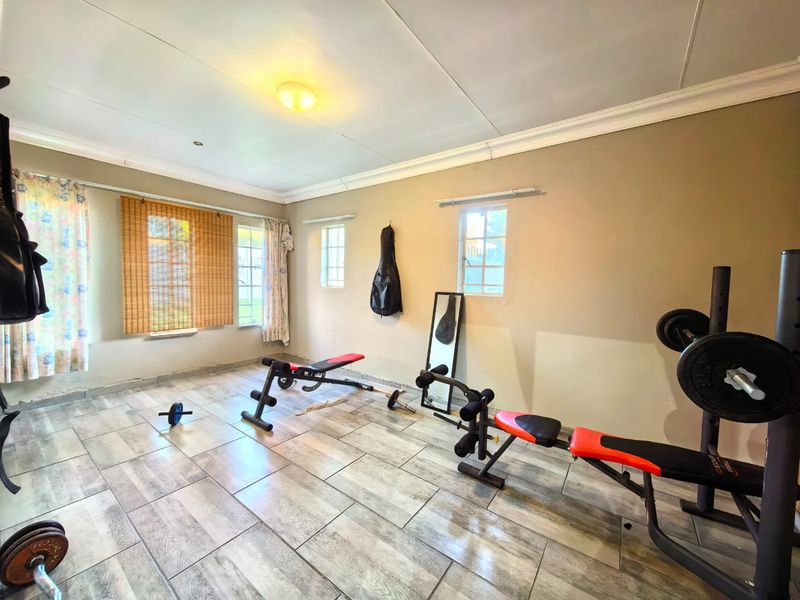 Beautiful family house for sale in Vaalpark in a prime area - Photo 10
