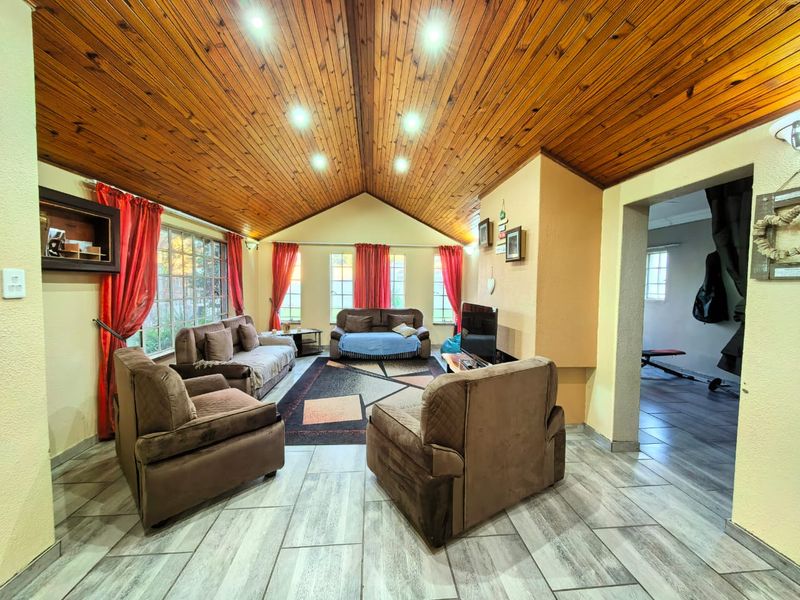 Beautiful family house for sale in Vaalpark in a prime area - Photo 6