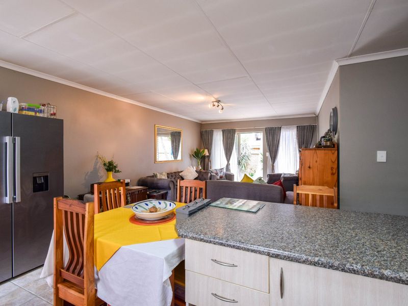 Growing Family home on OFFER! - Photo 10