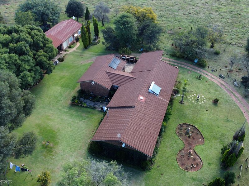 Exceptional 2-Hectare Smallholding with Multiple Dwellings and Scenic Views - Photo 5