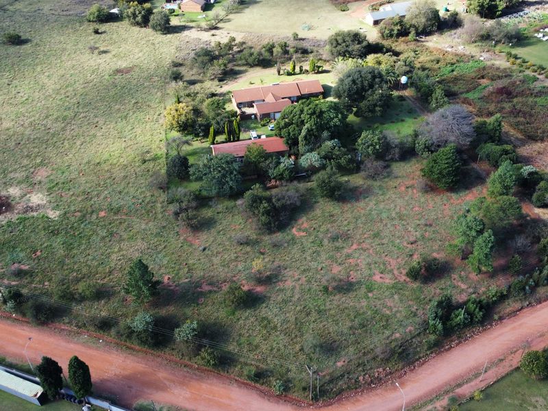 Exceptional 2-Hectare Smallholding with Multiple Dwellings and Scenic Views - Photo 8