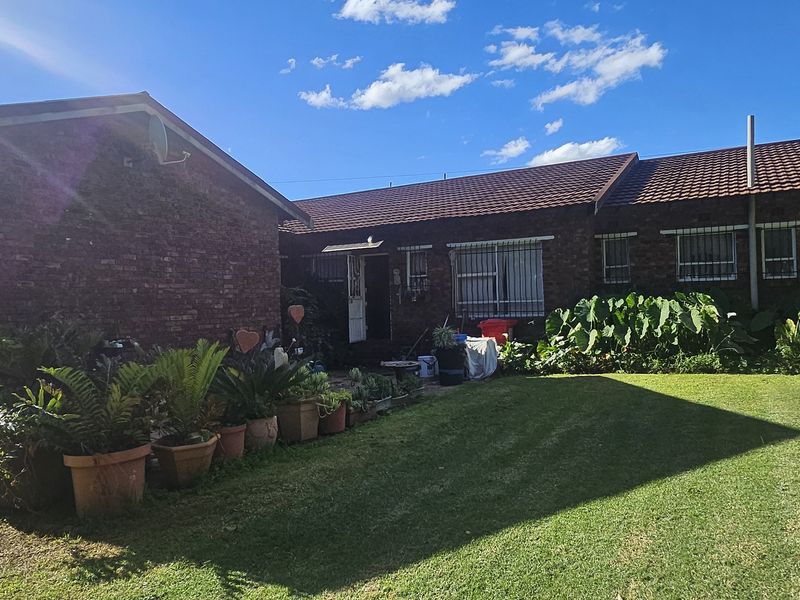 Exceptional 2-Hectare Smallholding with Multiple Dwellings and Scenic Views - Photo 6