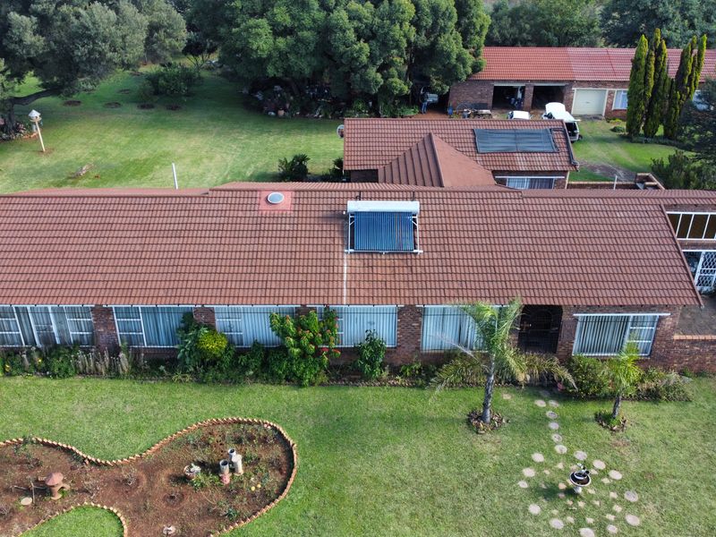 Exceptional 2-Hectare Smallholding with Multiple Dwellings and Scenic Views - Photo 3