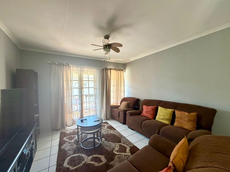 Charming 2-Bedroom Apartment in Secure Complex – Central Village, Arboretum - Photo 7