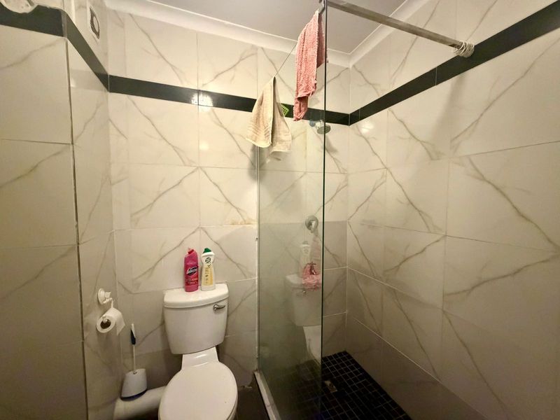 Charming 2-Bedroom Apartment in Secure Complex – Central Village, Arboretum - Photo 6