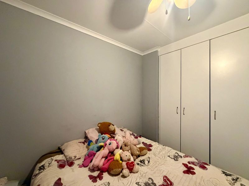 Charming 2-Bedroom Apartment in Secure Complex – Central Village, Arboretum - Photo 3