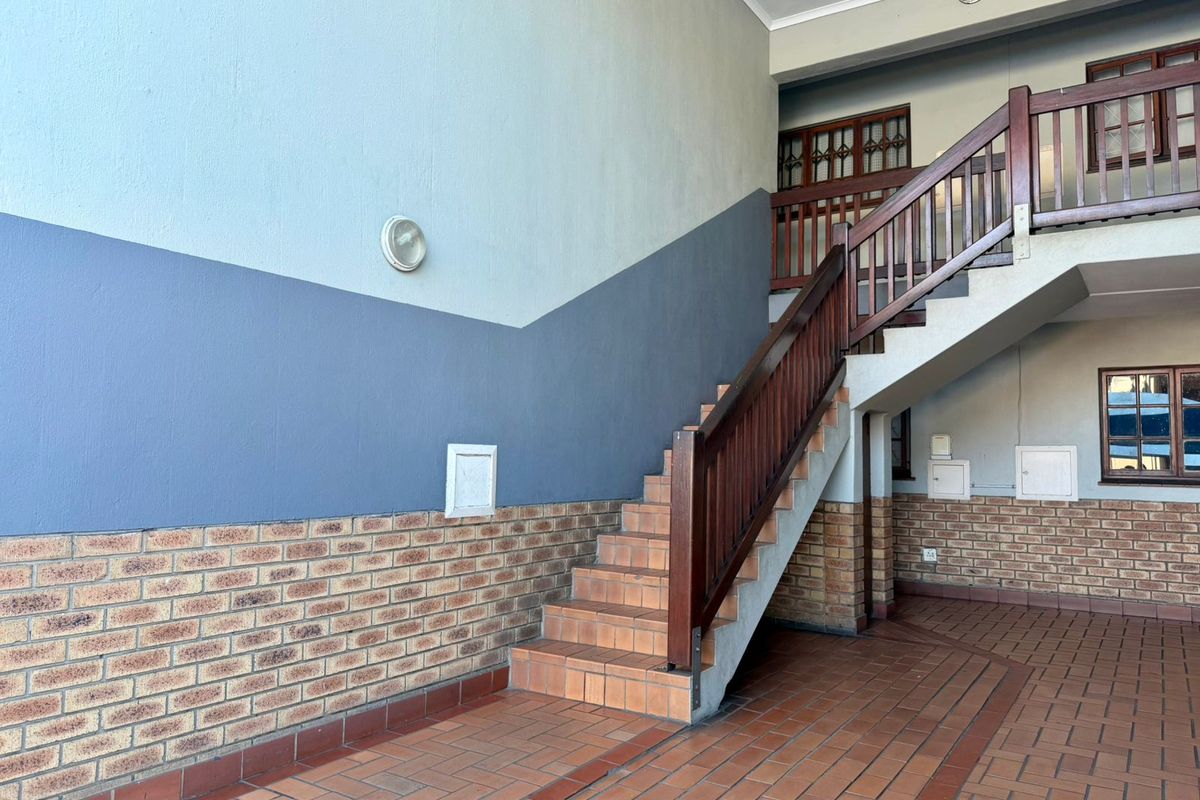 Charming 2-Bedroom Apartment in Secure Complex – Central Village, Arboretum - Photo 5