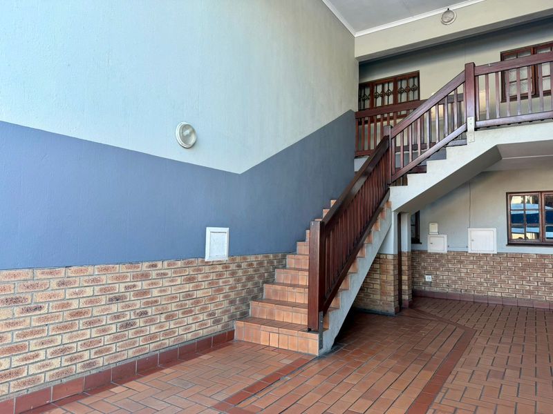 Charming 2-Bedroom Apartment in Secure Complex – Central Village, Arboretum - Photo 5