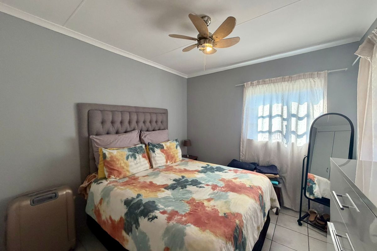 Charming 2-Bedroom Apartment in Secure Complex – Central Village, Arboretum - Photo 2