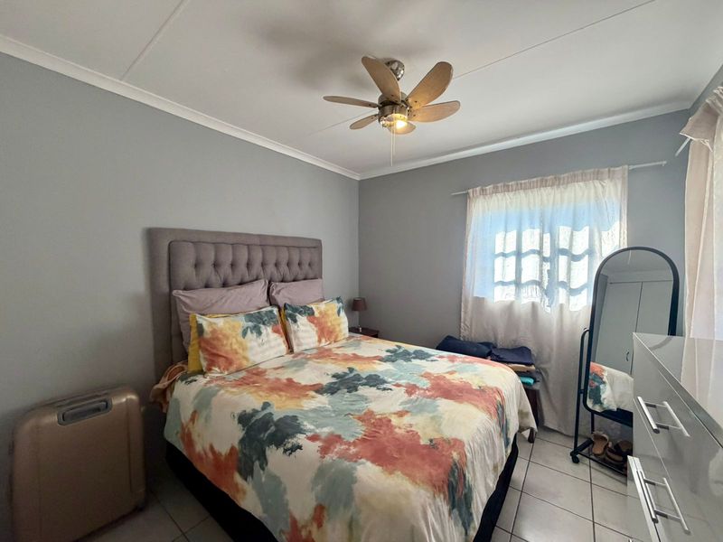 Charming 2-Bedroom Apartment in Secure Complex – Central Village, Arboretum - Photo 2