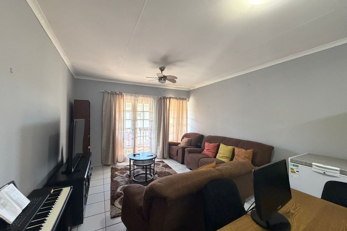 Charming 2-Bedroom Apartment in Secure Complex – Central Village, Arboretum - Photo 4