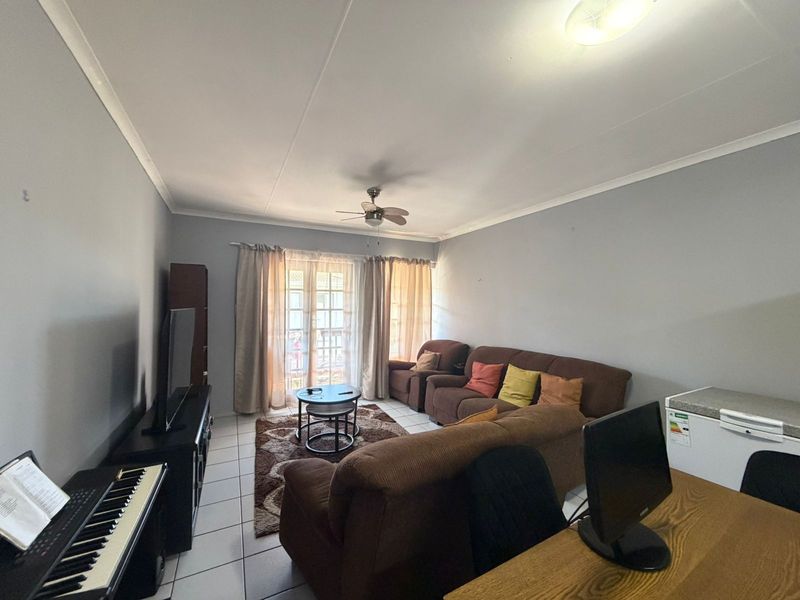 Charming 2-Bedroom Apartment in Secure Complex – Central Village, Arboretum - Photo 4
