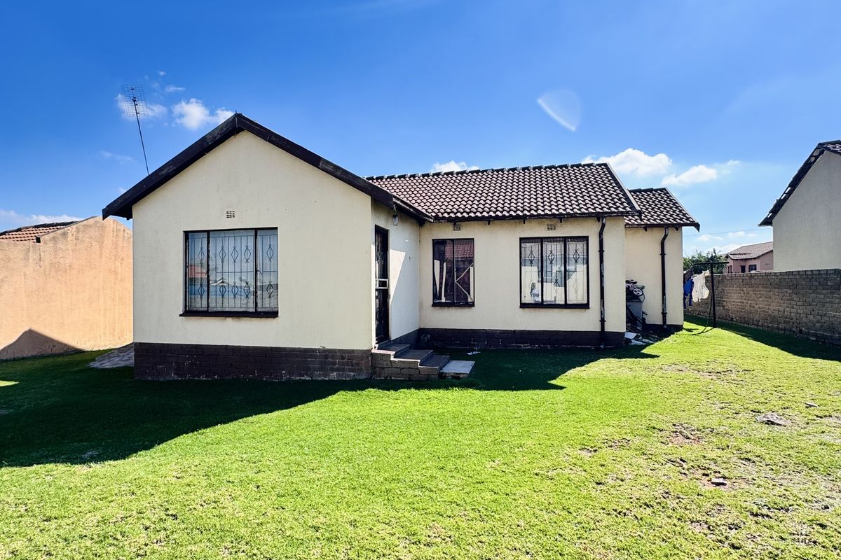 Opportunity to Renovate and Make It Your Own - Photo 3