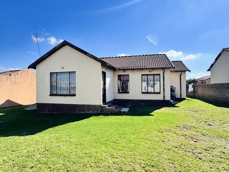 Opportunity to Renovate and Make It Your Own - Photo 3