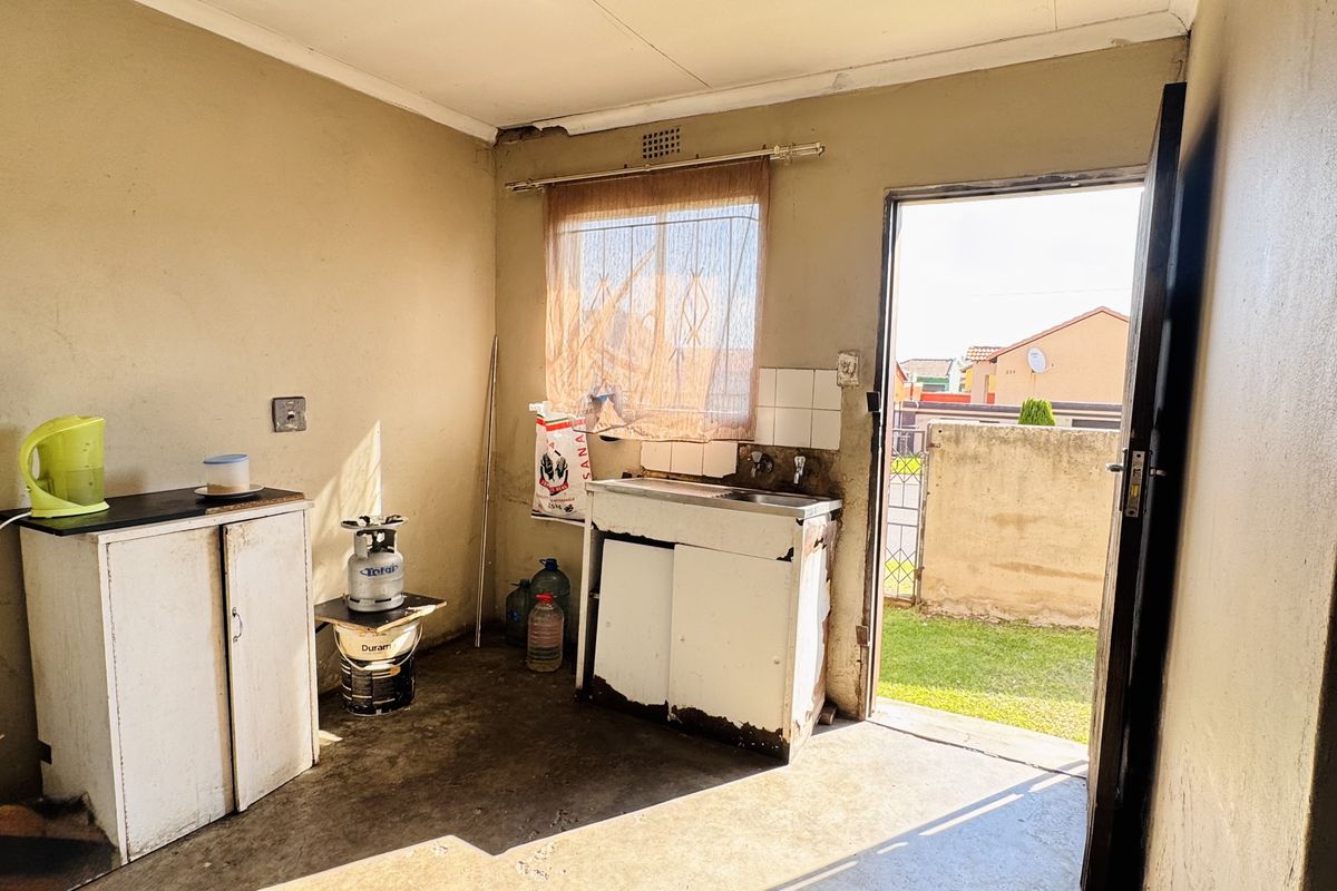 Opportunity to Renovate and Make It Your Own - Photo 4
