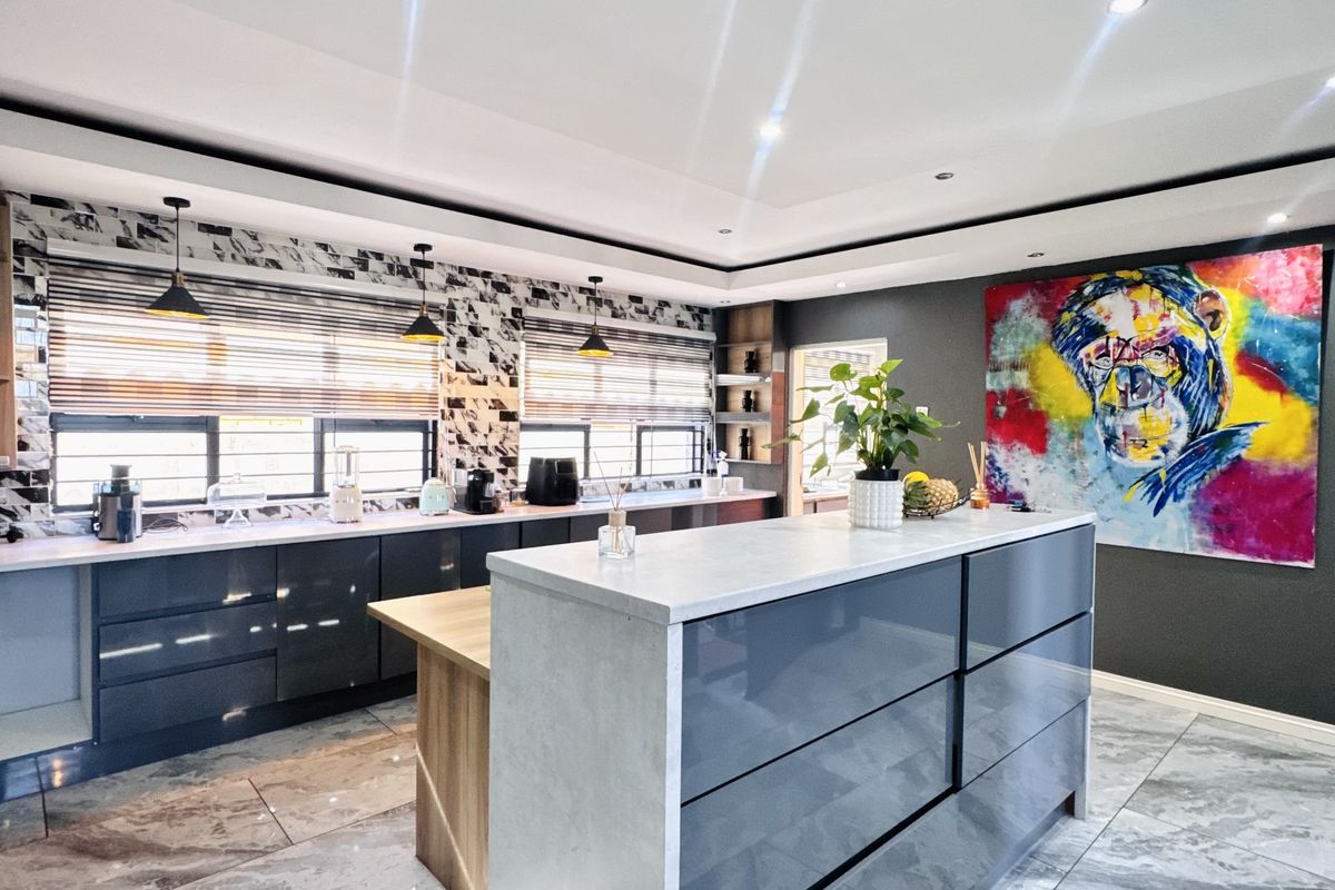 Stylish 5 Bedroom Home with Premium Features in Rockdale - Photo 5