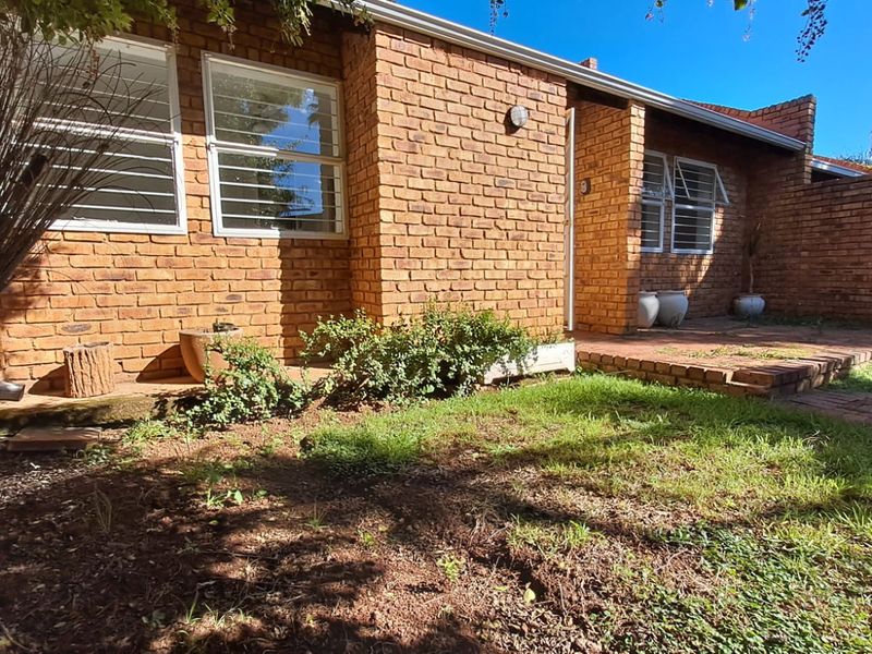 Secure and Central Townhouse Living in Centurion - Photo 4
