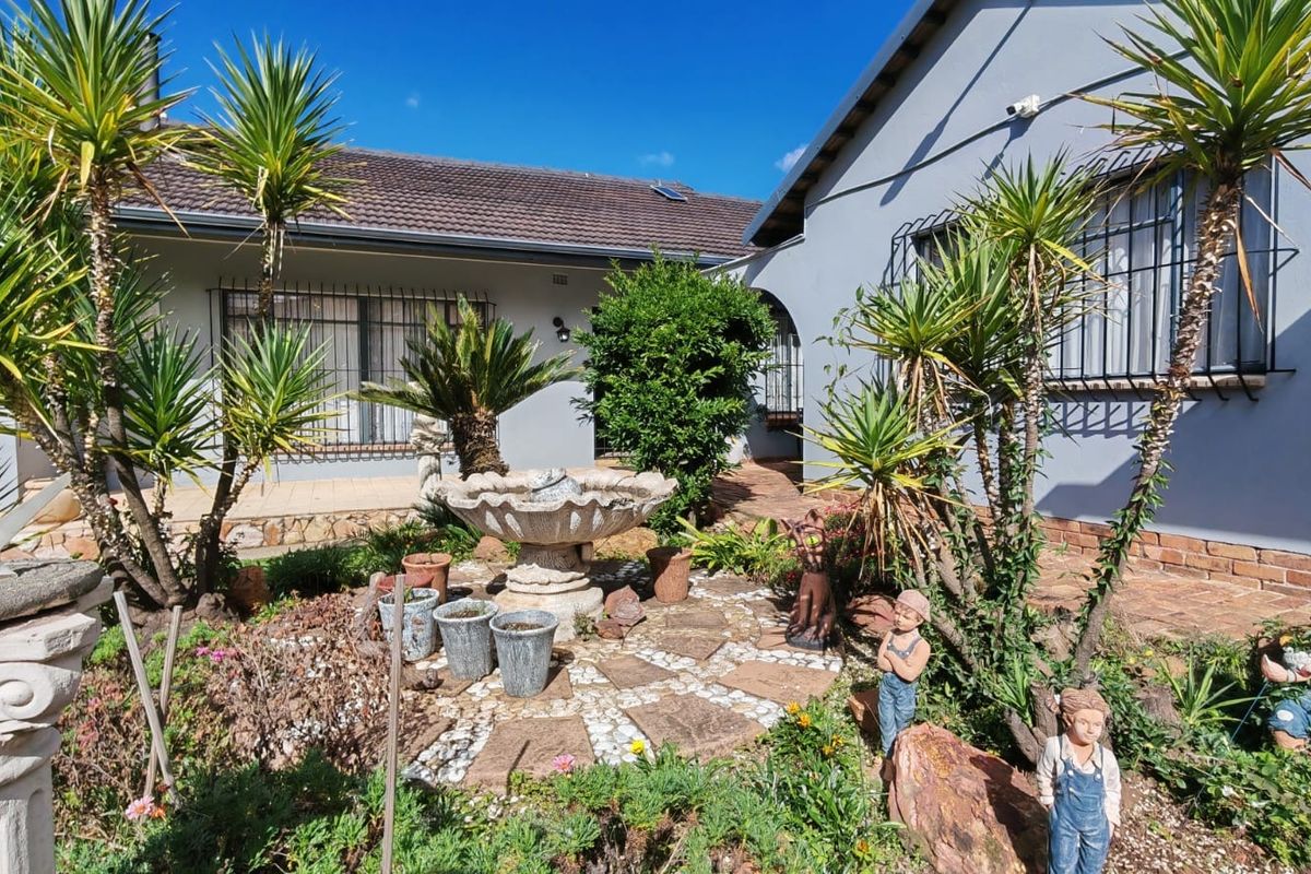 4 bedroom with pool in Nigel , Noycedale - Photo 4
