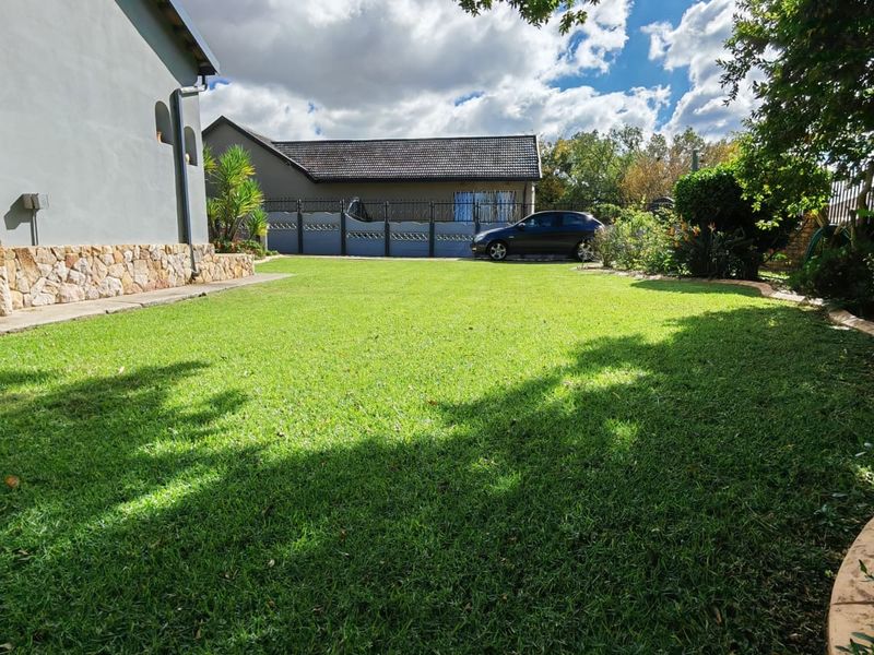 4 bedroom with pool in Nigel , Noycedale - Photo 3