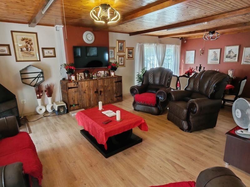 4 bedroom with pool in Nigel , Noycedale - Photo 10