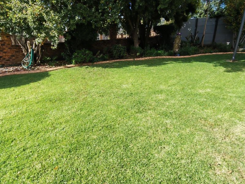 4 bedroom with pool in Nigel , Noycedale - Photo 8