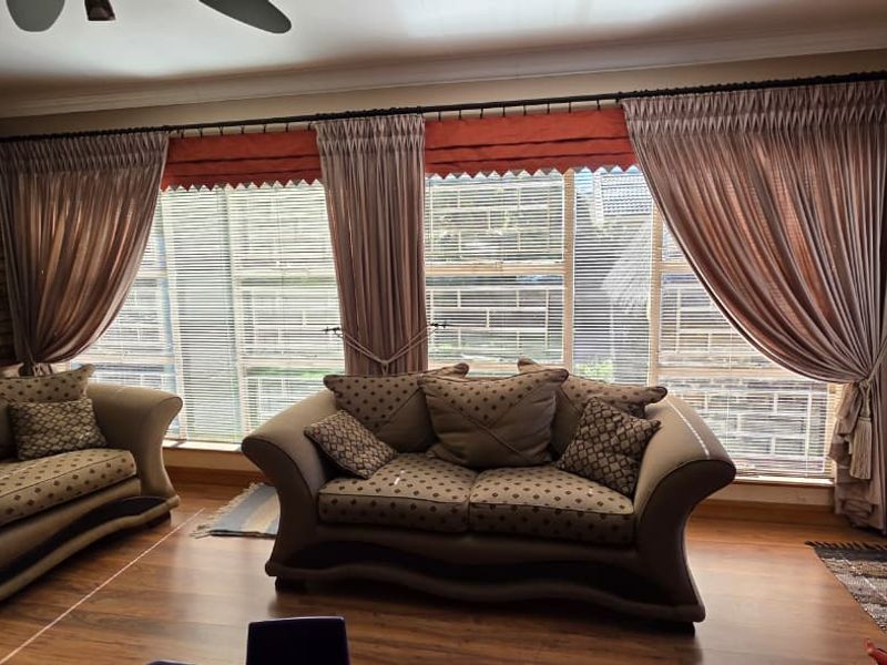 Family Home with Exceptional Space & Entertainment in Flora Gardens - Photo 3