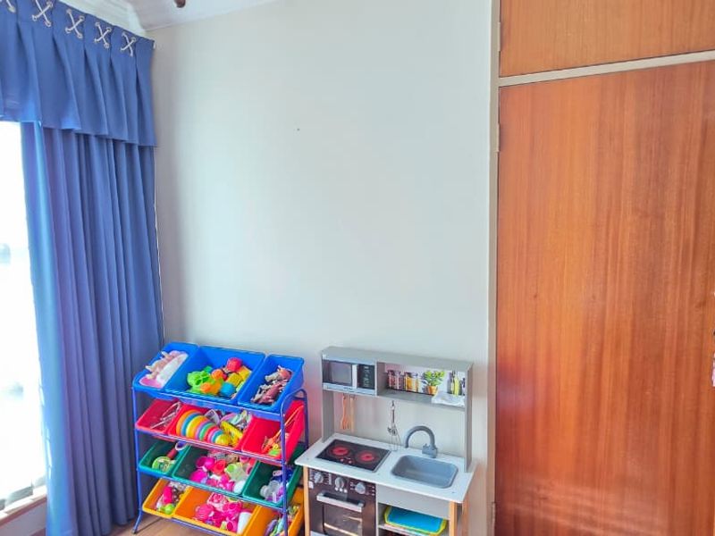 Family Home with Exceptional Space & Entertainment in Flora Gardens - Photo 7