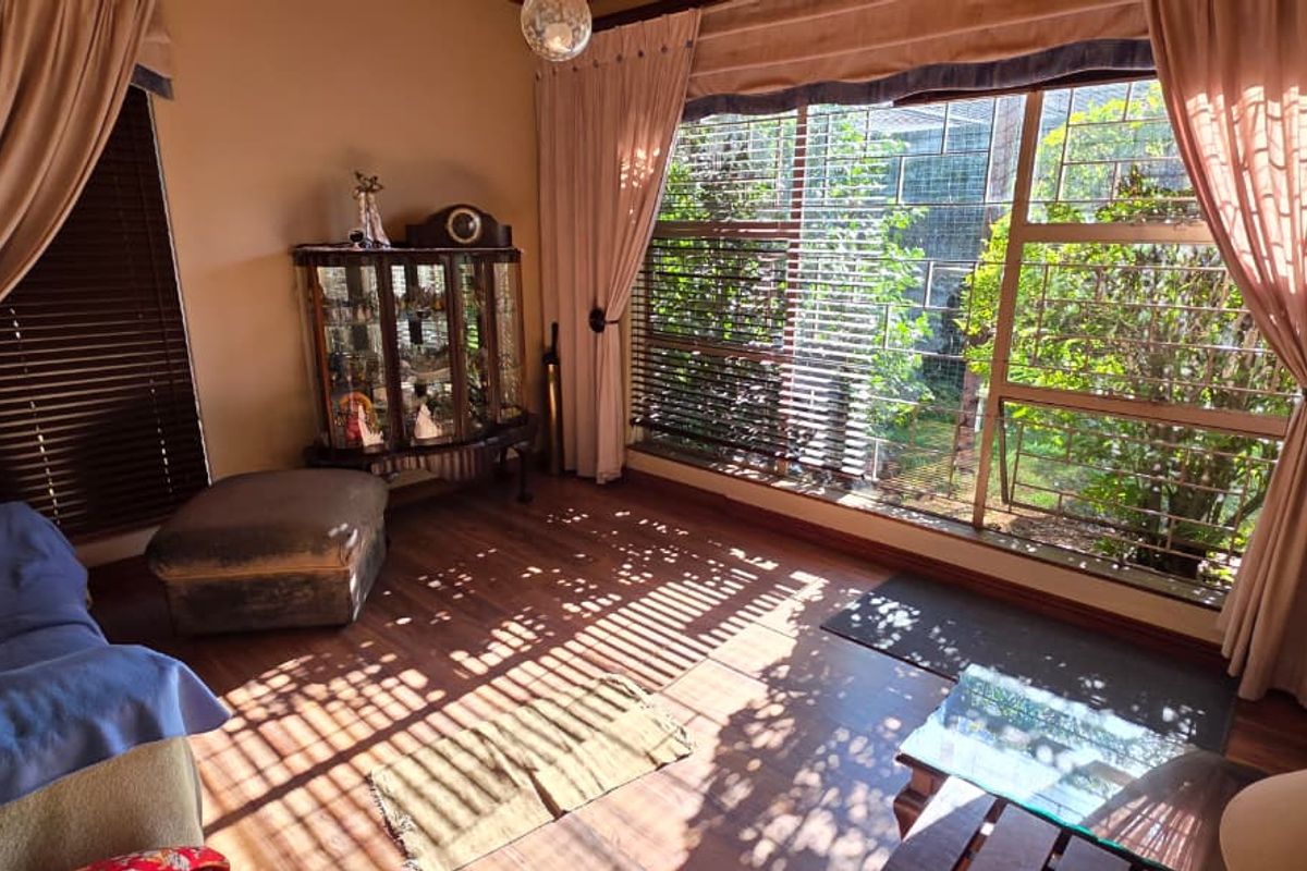 Family Home with Exceptional Space & Entertainment in Flora Gardens - Photo 4