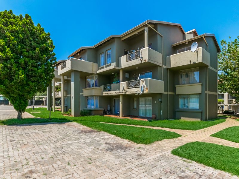 Wonderful Investment Opportunity in a Secure Complex - Photo 2