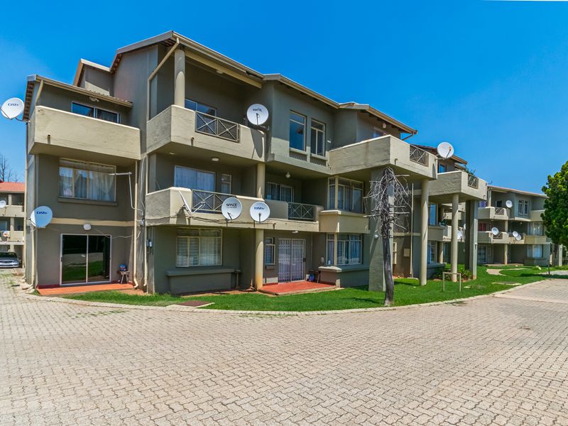 Wonderful Investment Opportunity in a Secure Complex - Photo 1