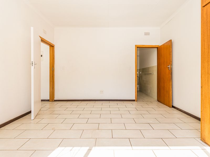 Wonderful Investment Opportunity in a Secure Complex - Photo 10