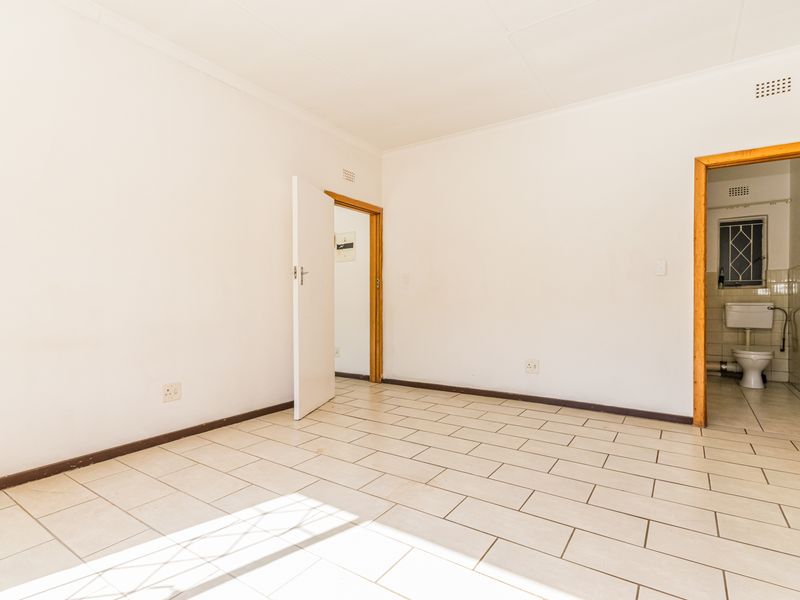 Wonderful Investment Opportunity in a Secure Complex - Photo 9