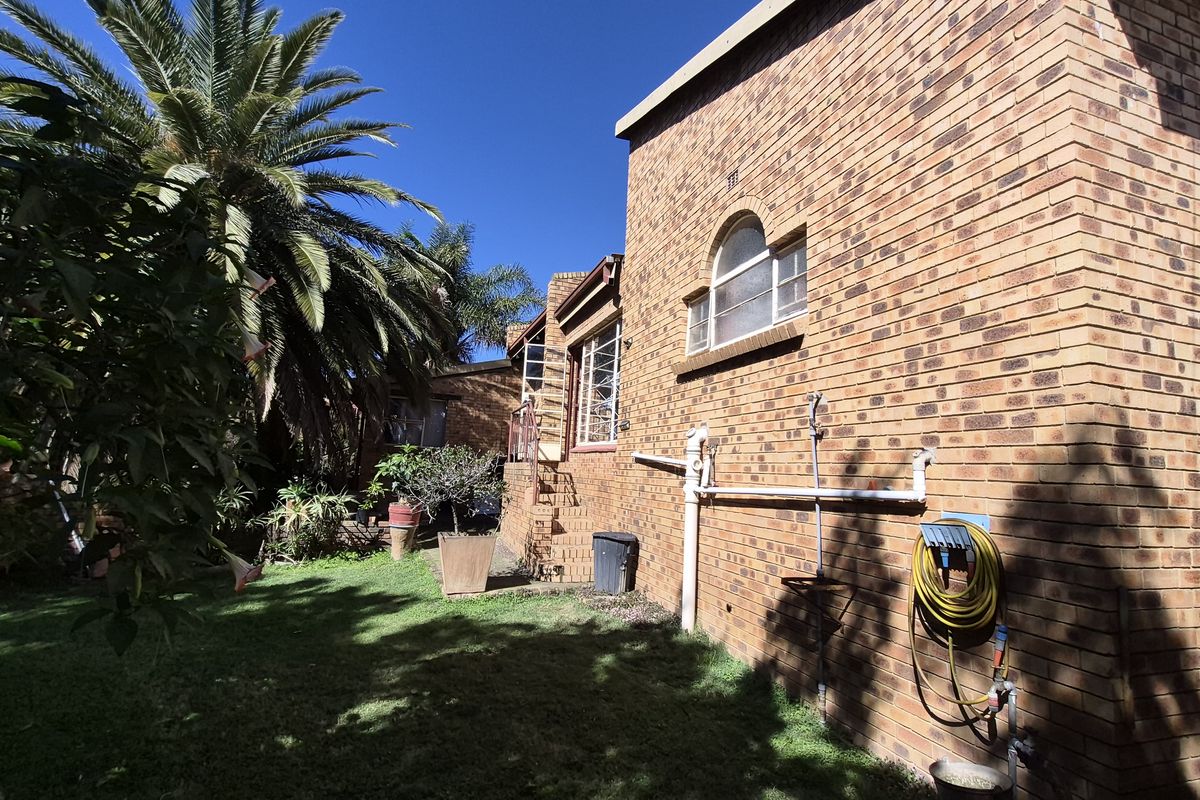 Family home for sale in Highveld park - Photo 2