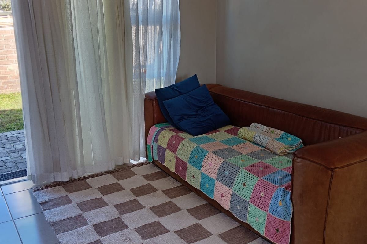 BEAUTIFUL FAMILY HOME IN RIVERSPRAY LIFESTYLE ESTATE - Photo 3