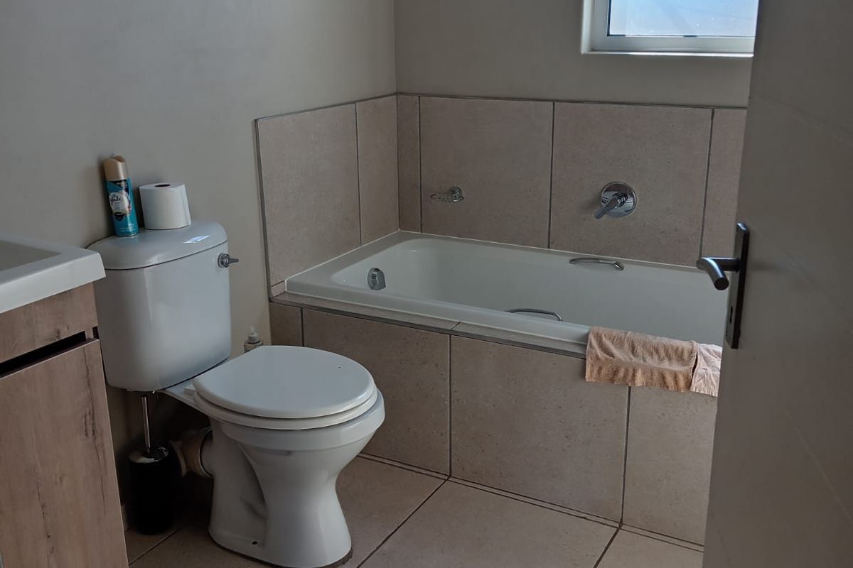 BEAUTIFUL FAMILY HOME IN RIVERSPRAY LIFESTYLE ESTATE - Photo 5