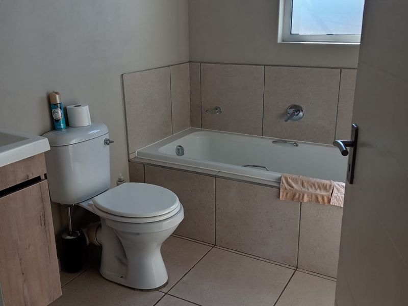 BEAUTIFUL FAMILY HOME IN RIVERSPRAY LIFESTYLE ESTATE - Photo 5