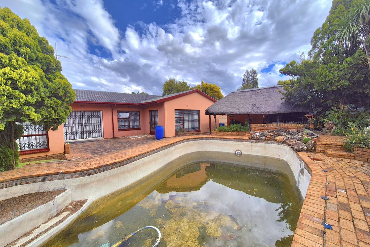 LOVELY HOME NEAR VARIOUS AMENITIES FOR SALE! - Photo 2