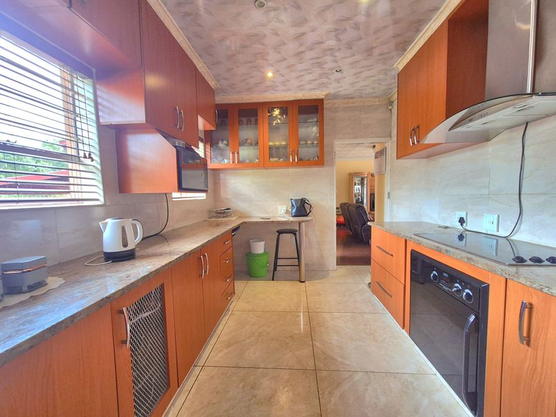 LOVELY HOME NEAR VARIOUS AMENITIES FOR SALE! - Photo 9