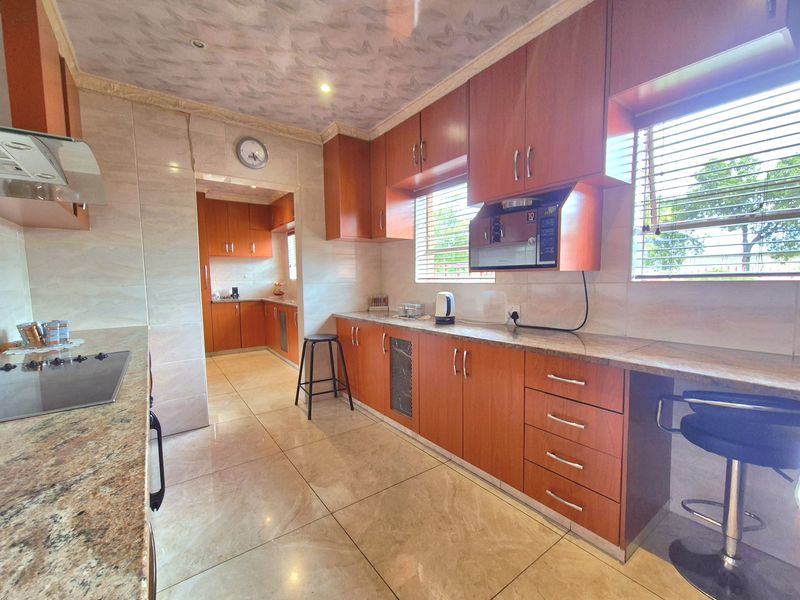 LOVELY HOME NEAR VARIOUS AMENITIES FOR SALE! - Photo 7