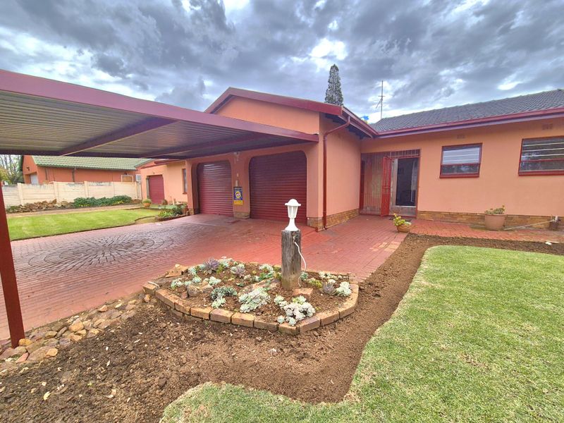 LOVELY HOME NEAR VARIOUS AMENITIES FOR SALE! - Photo 4