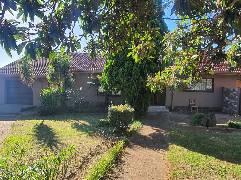4 bedroom plus 1 bedroom flat - Photo 2
