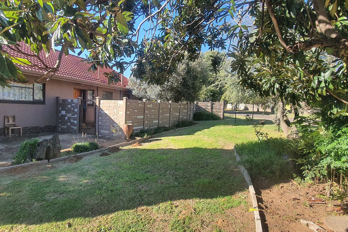 4 bedroom plus 1 bedroom flat - Photo 3