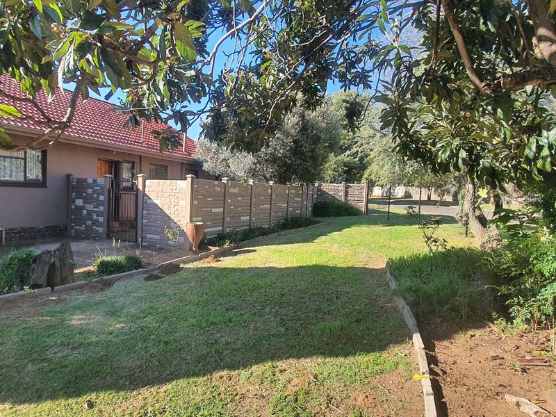 4 bedroom plus 1 bedroom flat - Photo 3