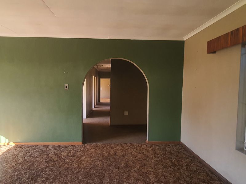 4 bedroom plus 1 bedroom flat - Photo 10