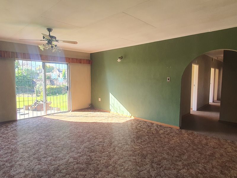 4 bedroom plus 1 bedroom flat - Photo 9
